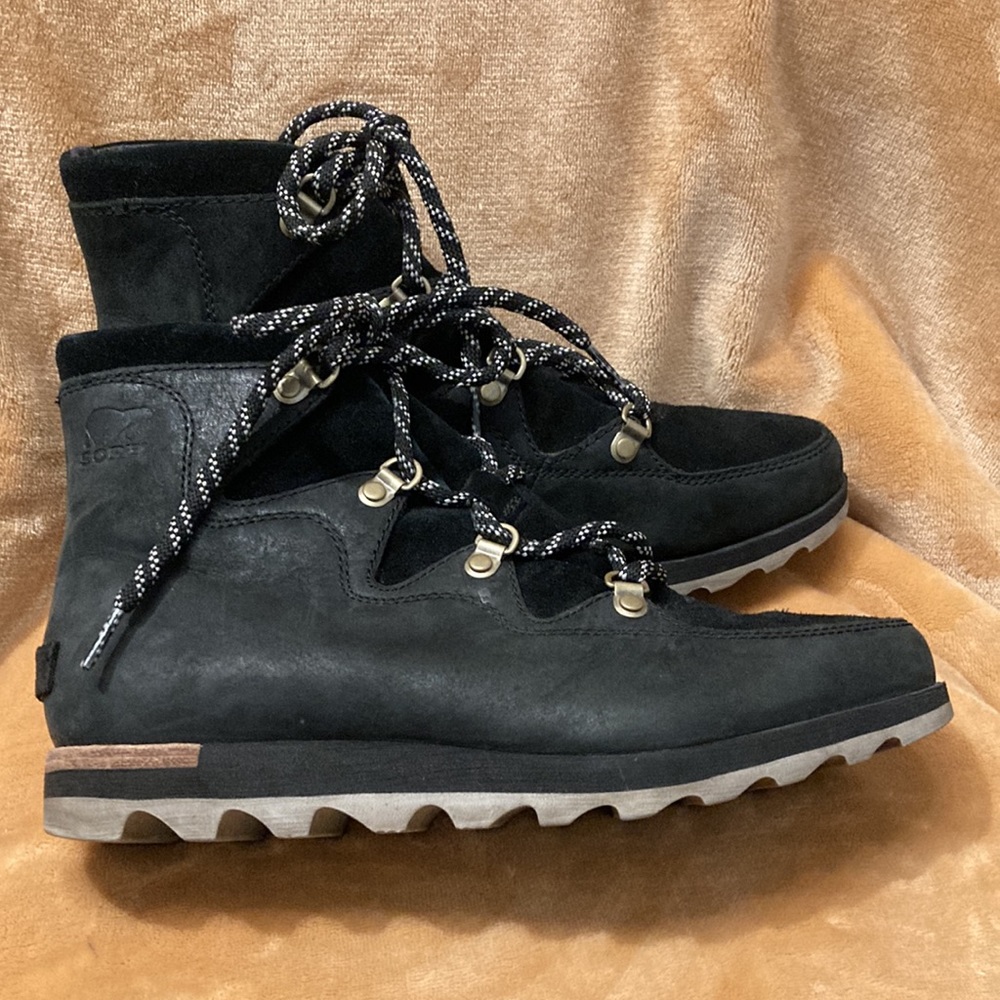 Sorel Sneakerchic Alpine Black Ankle Boots Like New